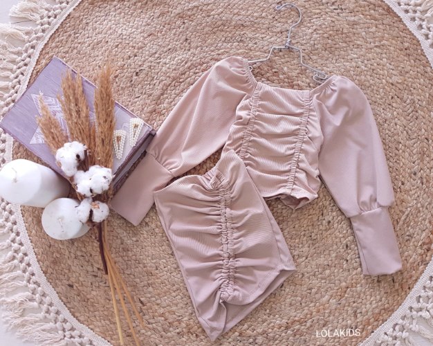 חליפת לינור דגם 6759 מידה 14 אחרונה