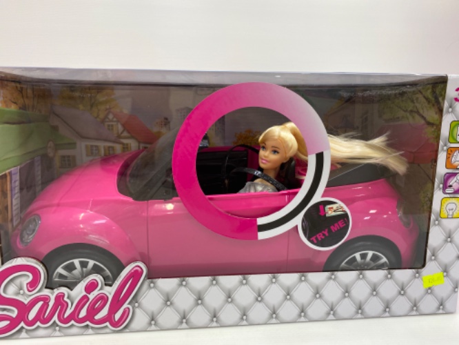 בובה עם מכונית