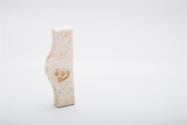 בית מזוזה מאבן בעבודת יד