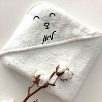 מגבת קפוצ'ון לתינוק עם שם התינוק - צבע לבן