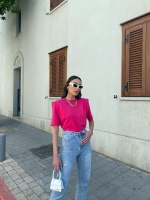 חולצת טיטי כתפיות פוקסיה