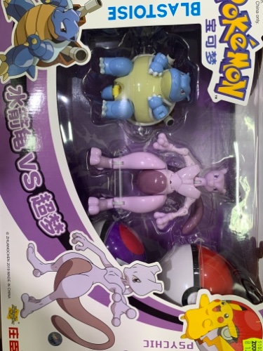 שתי בייצי דמויות פוקימון שונות