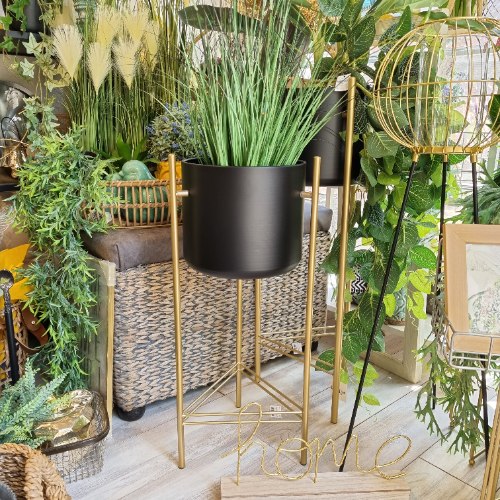 מעמד פרזול שחור לעציץ M