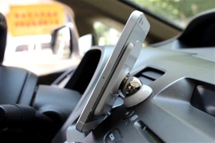 מעמד מגנטי לסמארטפון לרכב
