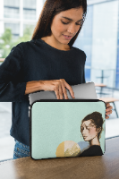 קייס ללפטופ- סאקי אשה יפנית