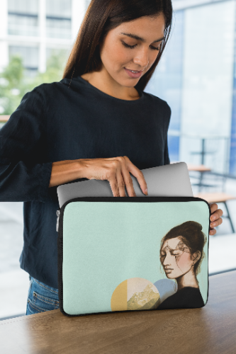 קייס ללפטופ- סאקי אשה יפנית