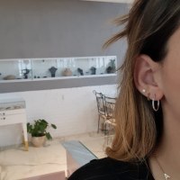 עגילי חישוק מעוצבים 1.9 עם חריטת לייזר זהב לבן 14 קראט