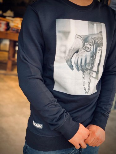 סווטשירט T - AKASHI צבע שחור/לבן