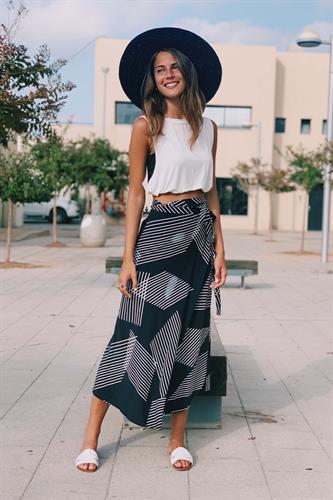 חצאית מעטפת הדפס גאומטרי שחור-לבן