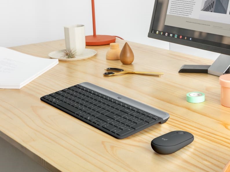 מקלדת דקה ועכבר בצבע שחור Logitech Slim Combo MK470