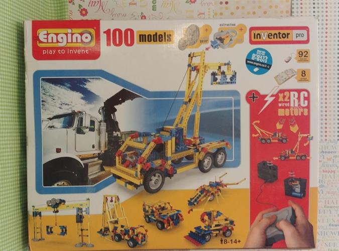 אנג'ינו, הרכבה ממונעת, משחק הרכבה שווה ביותר, במצב מעולה, כולל מנגנון הפעלה עם שלט, חוברת מקורית עם הוראות מפורטות ומלא חלקים ממויינים ארוזים בשקיות.