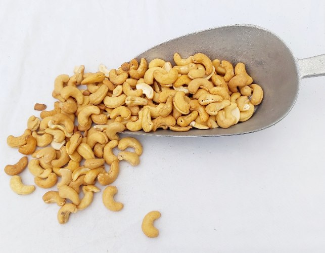 קשיו קלוי עם מלח 500 גרם