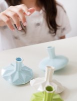 סביבון כד קטן לבן  - סביבון מקרמיקה וגם אגרטל