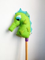 סוסון ים על מקל בצבע ירוק