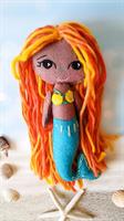 בובת בת ים עם סנפיר כחול ושיער כתום