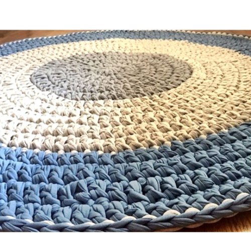 שטיחים סרוגים לחדרי ילדים, שטיח סרוג בגווני אפור וג'ינס גזעי. דגם איתי