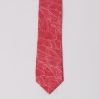 עניבה משי מודפס עלים תקריב עלה