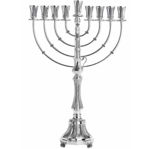 חנוכיית איטליה מעוטרת M