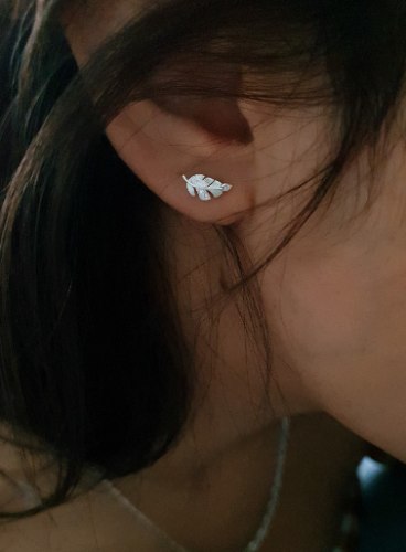 עגילי עלה צמודים