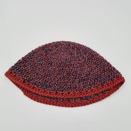 כיפה מיוחדת סרוגה בעבודת יד - אדום כחול