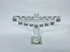 חנוכיה מקריסטל עבודת יד מעוטרת בכסף טהור סטרלינג 925