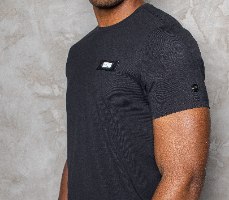 טי שרט SHARK SPORT צבע שחור  דיסקיט