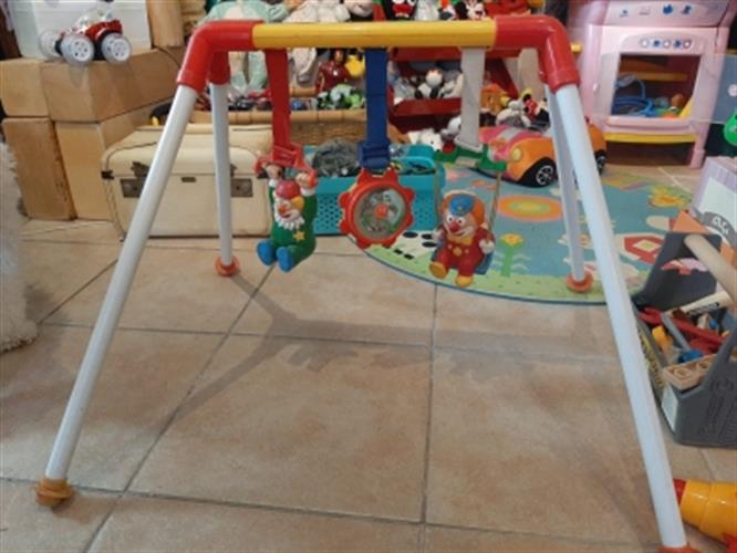 צעצוע וינטג', אוניברסיטה לתינוק, בייבי ג'ים לרצפה עם ליצנים ומראה, מתפרק ומתחבר בקלות.