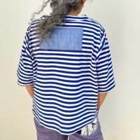חולצה מדגם איה (שרוול קצר) מבד טריקו עם פסים בכחול ולבן