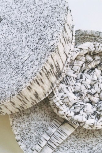 חוטי טריקו לסריגה אפור פסים עדינים  בטקסטורה מיוחדת