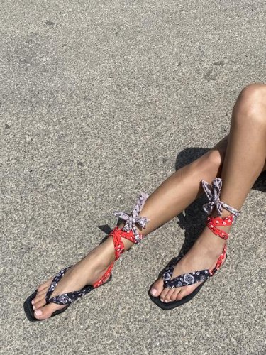 סנדל SHSHER בנדנה שחור אדום