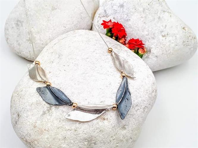 N-06  שרשרת דגם עלים מכסף, כסף מושחר וכדורי גולדפילד 14K