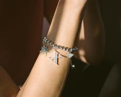 B-21 צמיד כסף עם תליונים (צ'ארמים) תלויים - אות לבחירתך