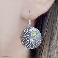 עגילים מכסף מעוצבים בשילוב אבני פרידוט  A8869 | תכשיטי כסף | עגילי כסף