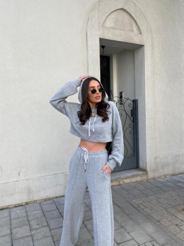 חליפת קרופ אפור בהיר