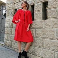 שמלת אגם אדומה