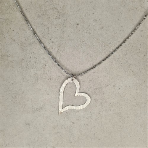 שרשרת לב שטוח גדול מרוקע כסוף