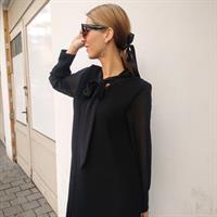 שמלת פליסה BOW - שחור