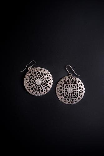 צמד עגילים עיגולי תחרה