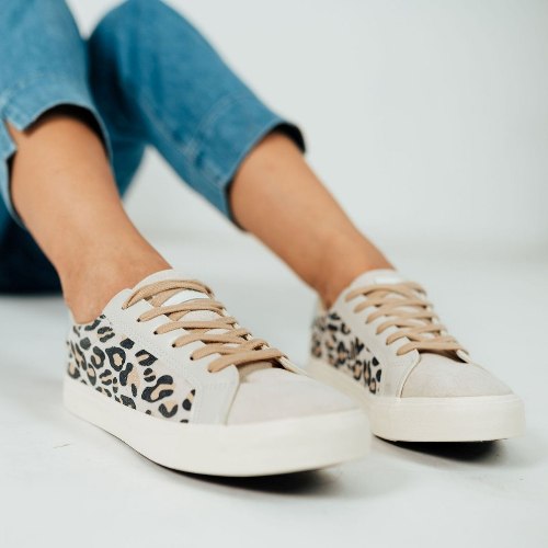 סניקרס מנומר