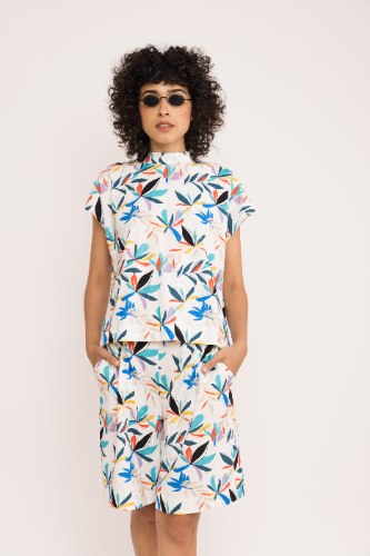 חולצת NAM - שמנת פרחים