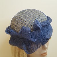 כובע כחול מעוצב דגם תלתלים