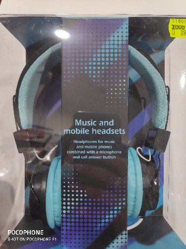 אוזניות לבנים