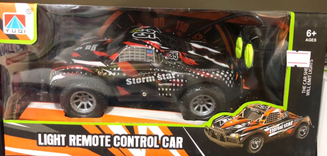 מכונית קטנה על שלט