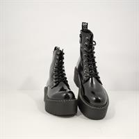 מגפון young שחור מט סוליה שחורה