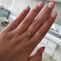 טבעת יהלומים בסגנון כוכב קטן בזהב 14 קראט