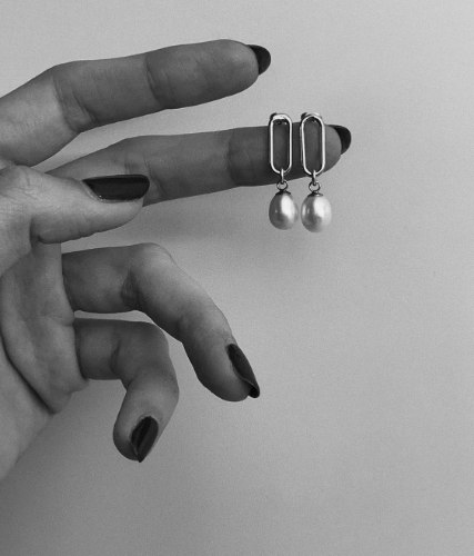 עגילי איימי פנינה קצר כסף