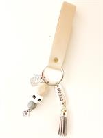 מחזיק מפתחות בתוספת אות ראשונה ורצועת עור