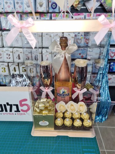 מארז שמפנייה מושלם בשילוב פררו רושה