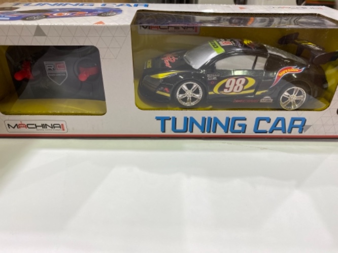 רכב מרוץ על שלט