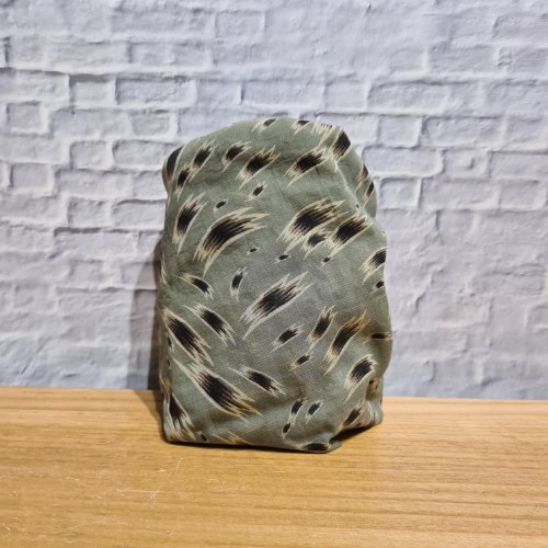 צעיף איטלקי אפור דוגמא שחורה